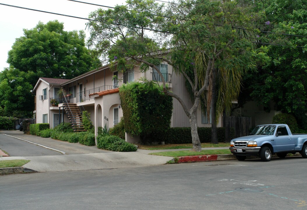 516 W Junipero St in Santa Barbara, CA - Building Photo