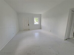 2450 SW 5th St in Miami, FL - Building Photo - Building Photo