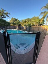 828 Fairway Dr in Plantation, FL - Building Photo - Building Photo