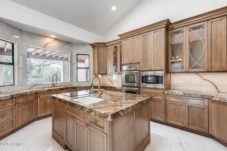8303 N 61st Pl in Paradise Valley, AZ - Building Photo - Building Photo
