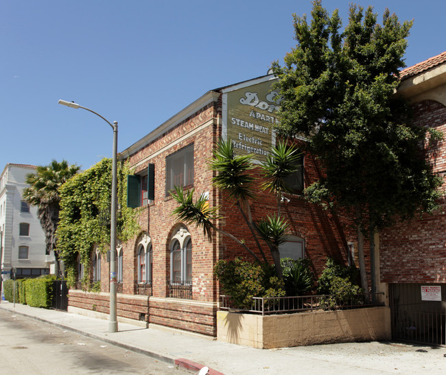 21 Westminster Ave in Venice, CA - Foto de edificio - Building Photo