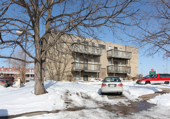 Chadwick Apartments in Kansas City, MO - Building Photo - Building Photo