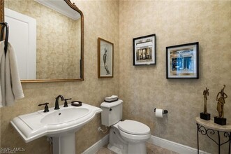 12449 Lockford Ln in Naples, FL - Foto de edificio - Building Photo
