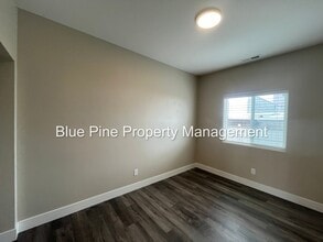 591 Turin Way in Rexburg, ID - Foto de edificio - Building Photo