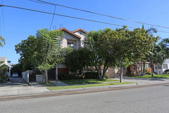 521 E Garfield Ave in Glendale, CA - Foto de edificio - Building Photo