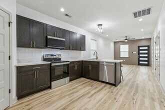 3923 Clematis St in New Orleans, LA - Building Photo - Building Photo