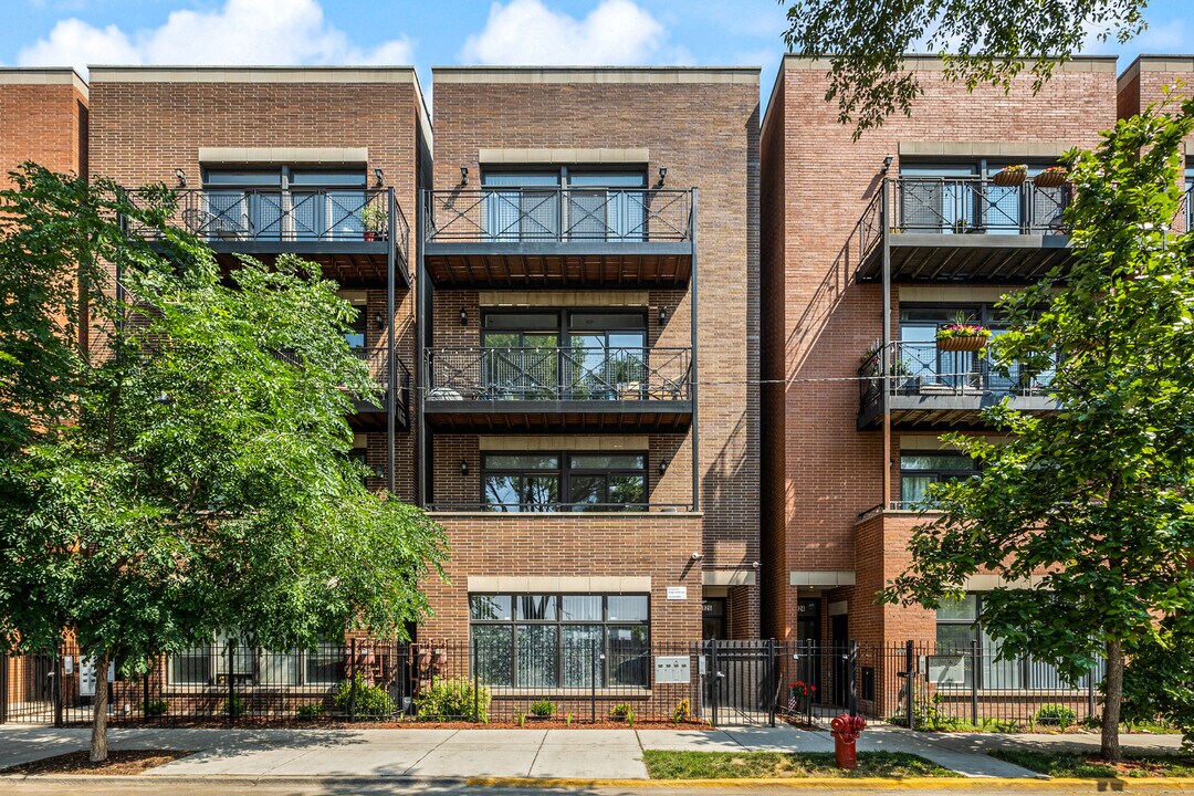 3128 W Walton St in Chicago, IL - Building Photo