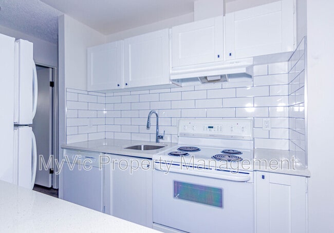 3007-3035 35 St NW in Edmonton, AB - Building Photo - Building Photo