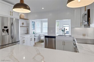 4525 Fluvia Ave in Naples, FL - Foto de edificio - Building Photo