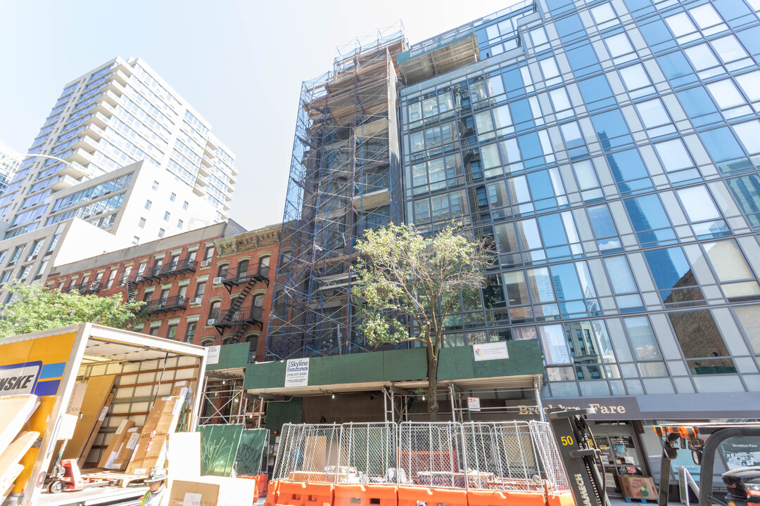 441 W 37th St in New York, NY - Building Photo