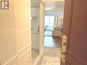 2-812 Covington Rd in Toronto, ON - Building Photo - Building Photo