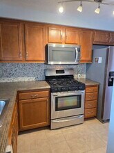 373 Scott Ln in Venetia, PA - Building Photo - Building Photo