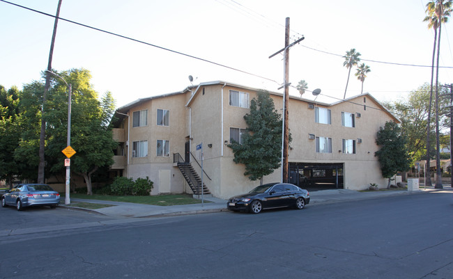 Casa Portola in Los Angeles, CA - Foto de edificio - Building Photo