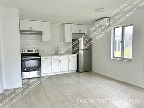 5926 SE Front Rd in Belleview, FL - Building Photo - Building Photo