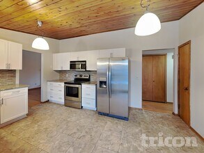 9241 34th Ave N in Minneapolis, MN - Building Photo - Building Photo