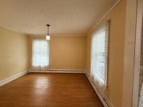 17 Laurel St, Unit 1 in Somerville, MA - Foto de edificio - Building Photo