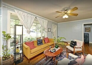 4000 Crescent Dr, Unit A in Austin, TX - Building Photo - Building Photo