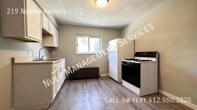 219 North Ave-Unit -1 in East Pittsburgh, PA - Building Photo - Building Photo
