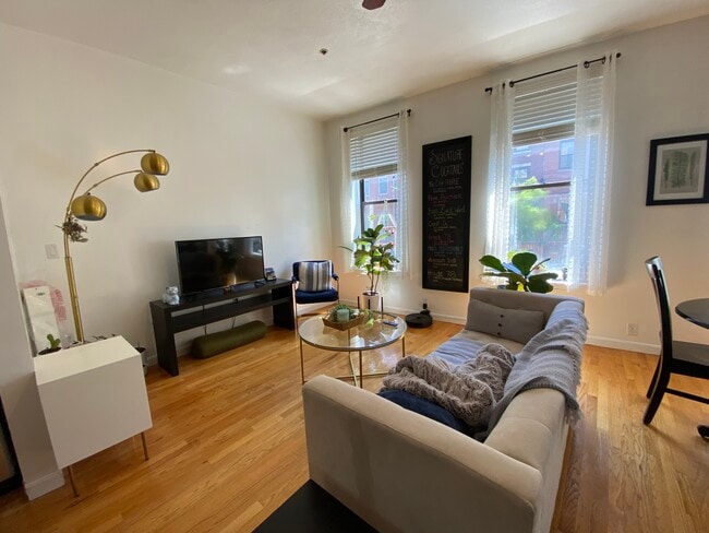 238 Hanover St, Unit 2