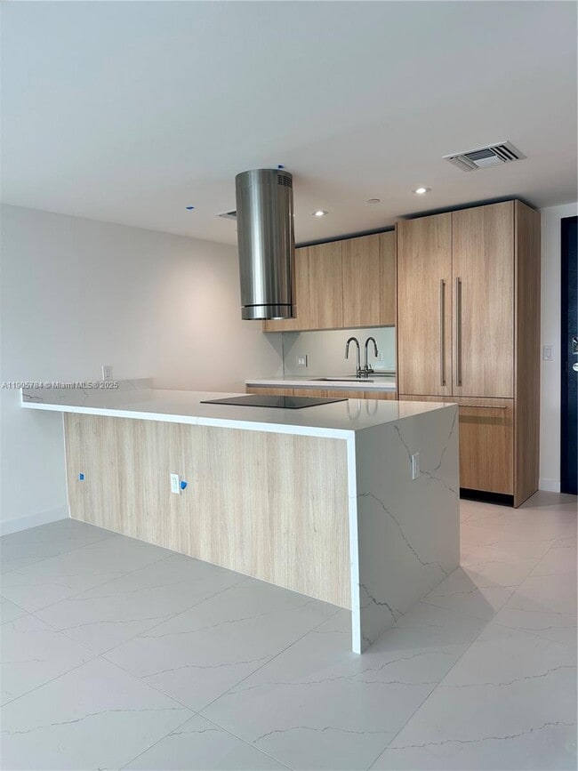 9901 E Bay Harbor Dr in Bay Harbor Islands, FL - Building Photo - Building Photo