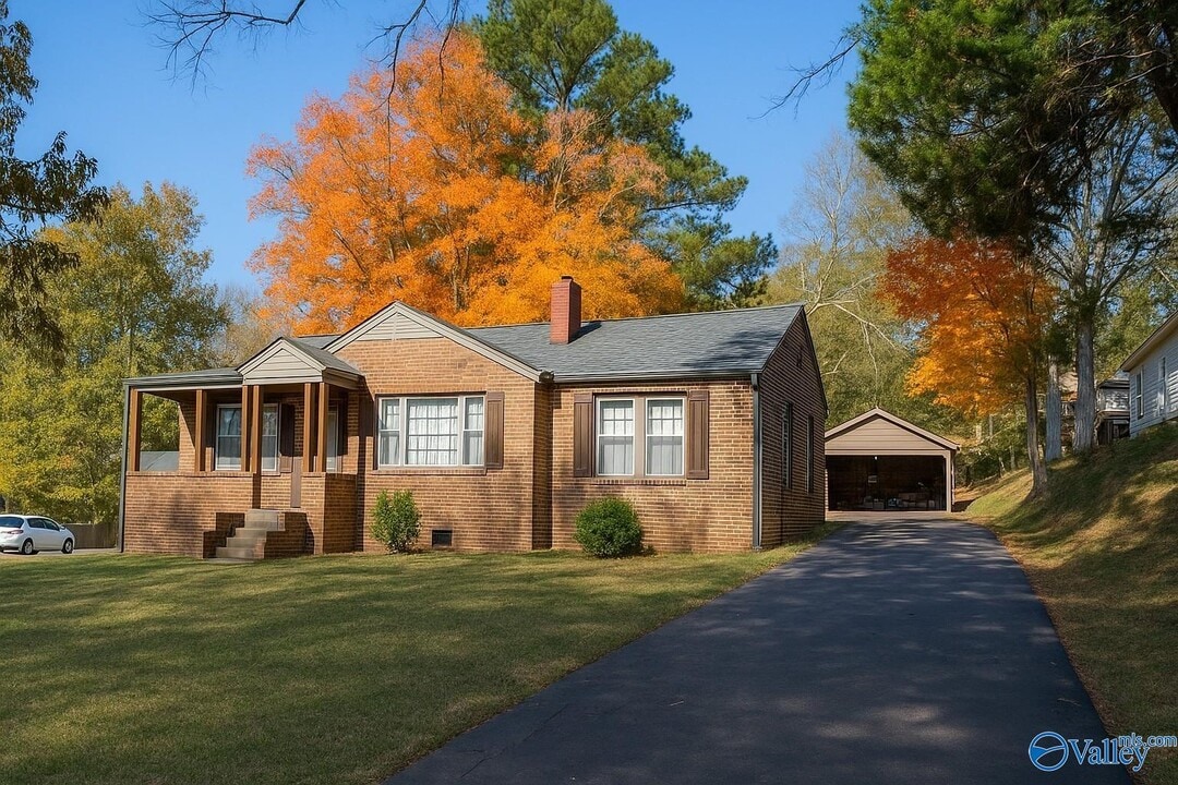 1316 Carlisle Ave in Guntersville, AL - Foto de edificio