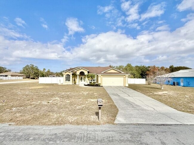 13131 Zarbis Dr in Spring Hill, FL - Building Photo - Building Photo