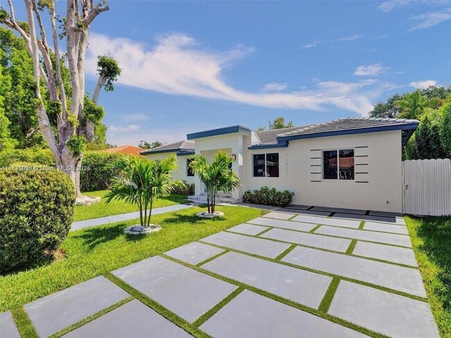 11011 NE 9th Ct in Biscayne Park, FL - Building Photo - Building Photo