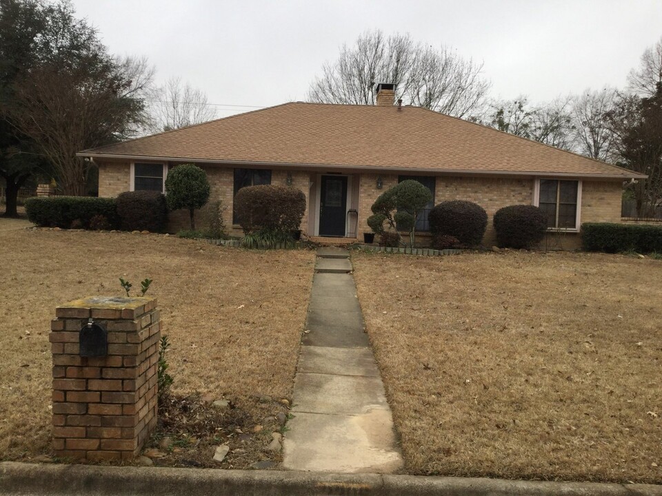 2306 Gale Dr in Mount Pleasant, TX - Building Photo