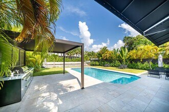 7610 Bayside Ln in Miami Beach, FL - Foto de edificio - Building Photo