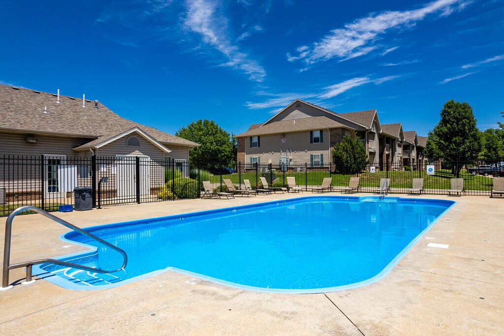 Crosswood Apartments in Rogersville, MO