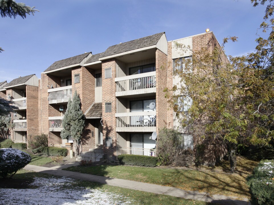 1311 E Ports O Call Dr in Palatine, IL - Foto de edificio