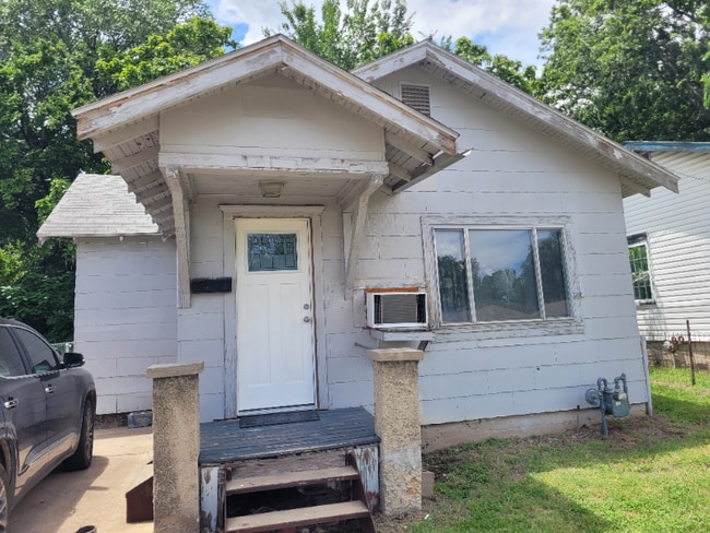 property at 208 N Franklin Ave