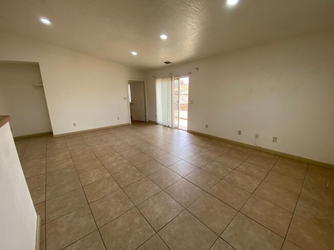 13632 Nassau Dr in Victorville, CA - Building Photo - Building Photo