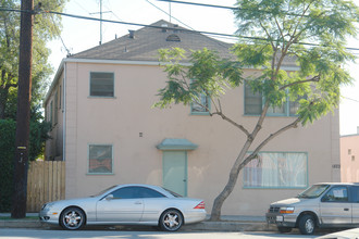 1816-1822 Hillhurst Ave in Los Angeles, CA - Building Photo - Building Photo