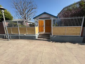 116 Paloma Ave, Unit Unit B in Venice, CA - Building Photo