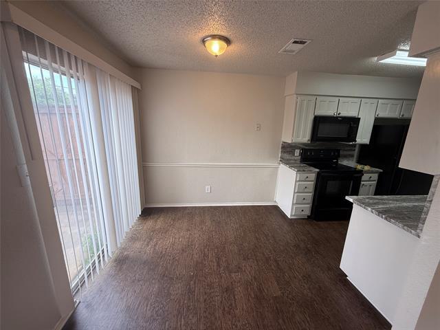 5912 Holiday Ln in North Richland Hills, TX - Building Photo - Building Photo