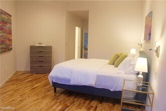 2004 E 12th St-Unit -# B in Austin, TX - Foto de edificio - Building Photo