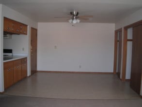 Colonial Manor Apartments in Greenfield, WI - Foto de edificio - Building Photo