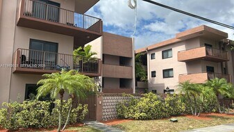 690 NE 123rd St in North Miami, FL - Building Photo