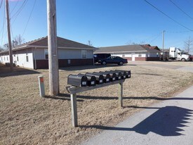 219-241 S Jefferson St in Walnut Grove, MO - Building Photo