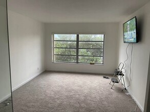 2751 N Palm Aire Dr, Unit 304 in Pompano Beach, FL - Building Photo - Building Photo