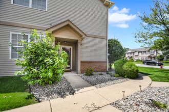 1153 Auburn Meadow Ln-Unit -1153 in Schererville, IN - Building Photo - Building Photo