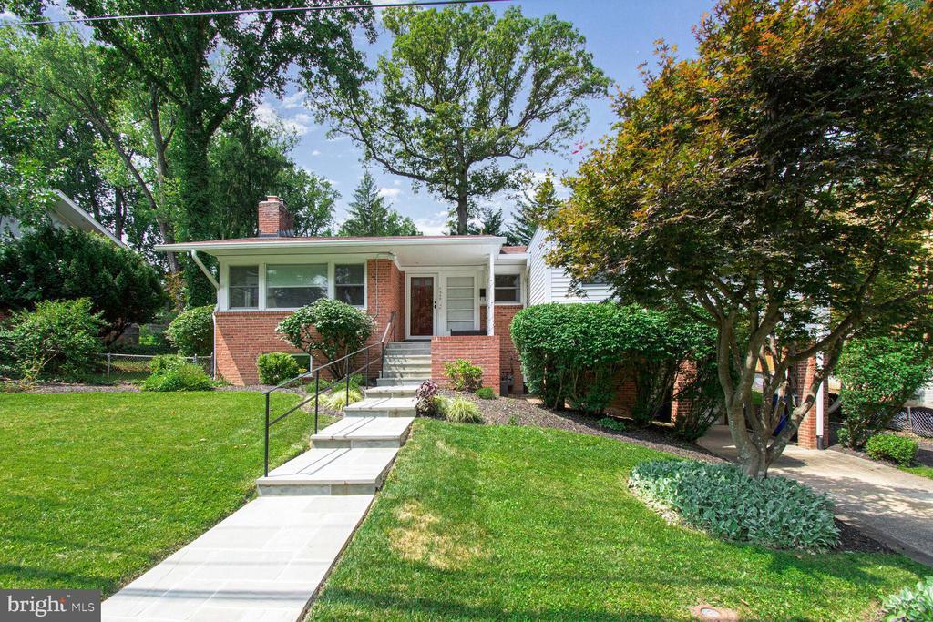 7902 Rocton Ave in Chevy Chase, MD - Building Photo