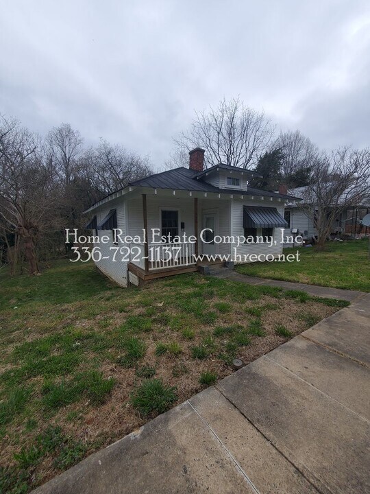 920 N Jackson Ave in Winston-Salem, NC - Building Photo