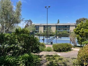 576 N Bellflower Blvd, Unit 130 in Long Beach, CA - Foto de edificio - Building Photo
