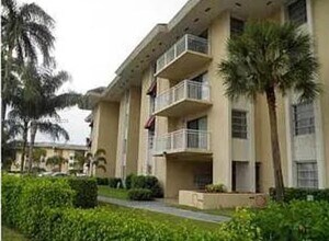 405 S Pine Island Rd in Plantation, FL - Building Photo - Building Photo