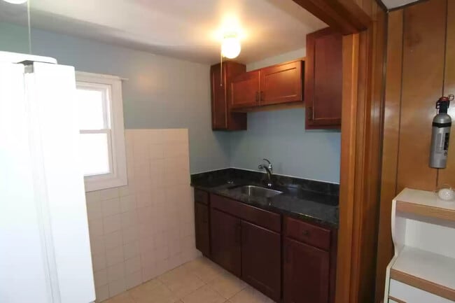 5642 W Newport Ave, Unit 3rd Floor in Chicago, IL - Foto de edificio - Building Photo