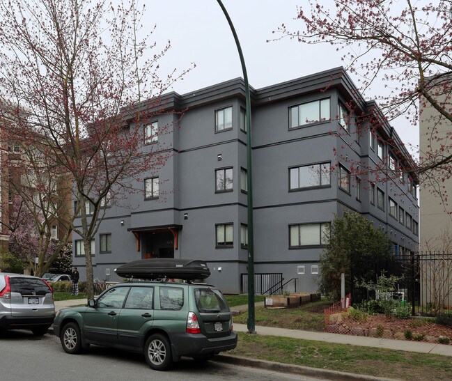 1075 Burnaby St in Vancouver, BC - Building Photo - Building Photo