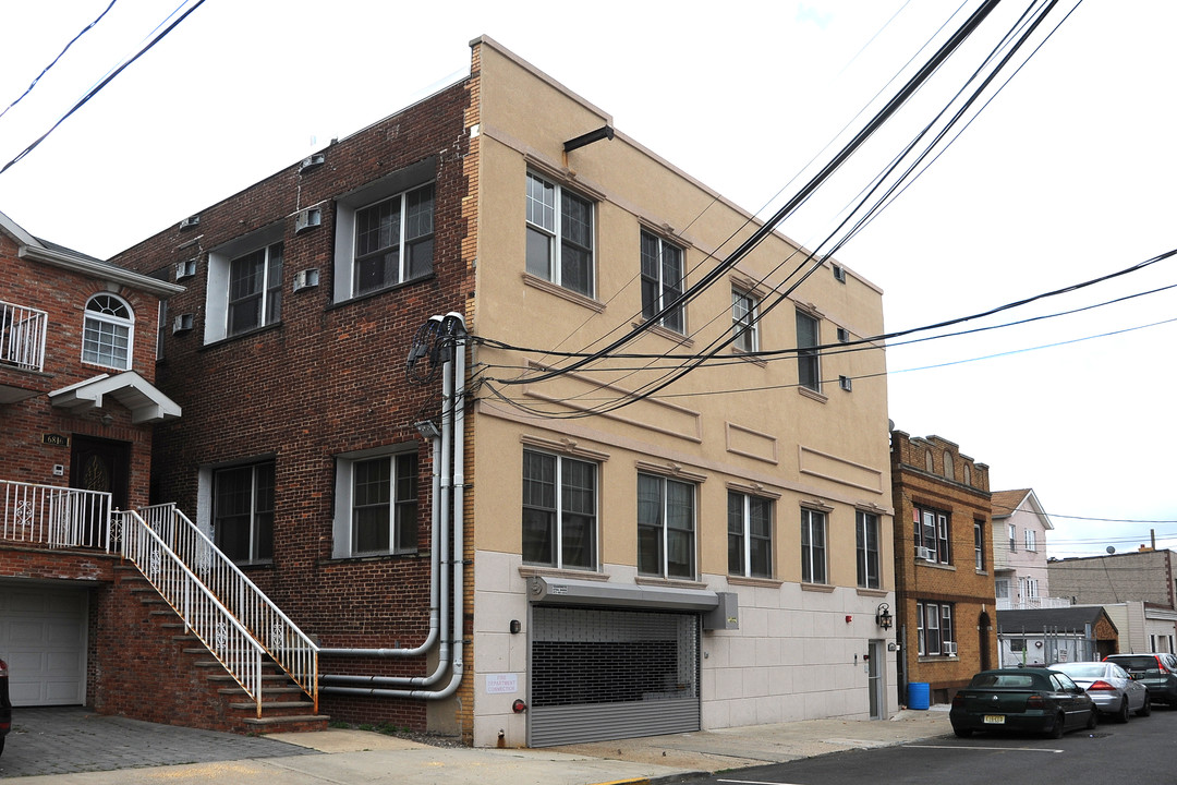 Polk Street Apartments in Guttenberg, NJ - Building Photo