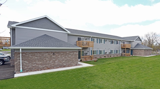 Lakeside Estates Apartments in Beaver Dam, WI - Foto de edificio - Building Photo